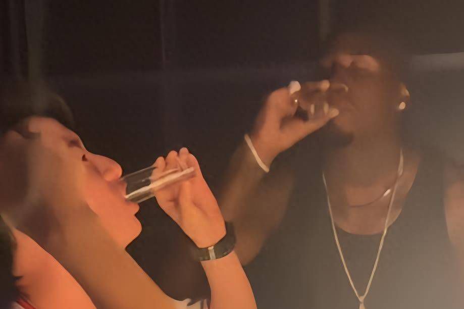 已婚的妻子偷窥按摩